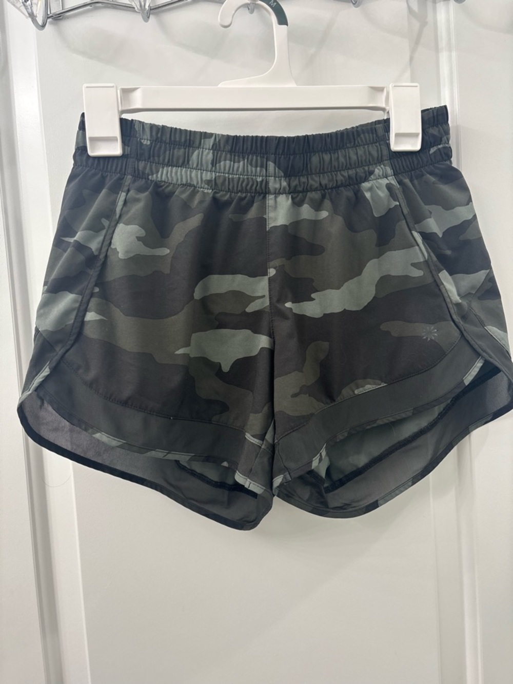 Athleta printed mesh racer run short camo